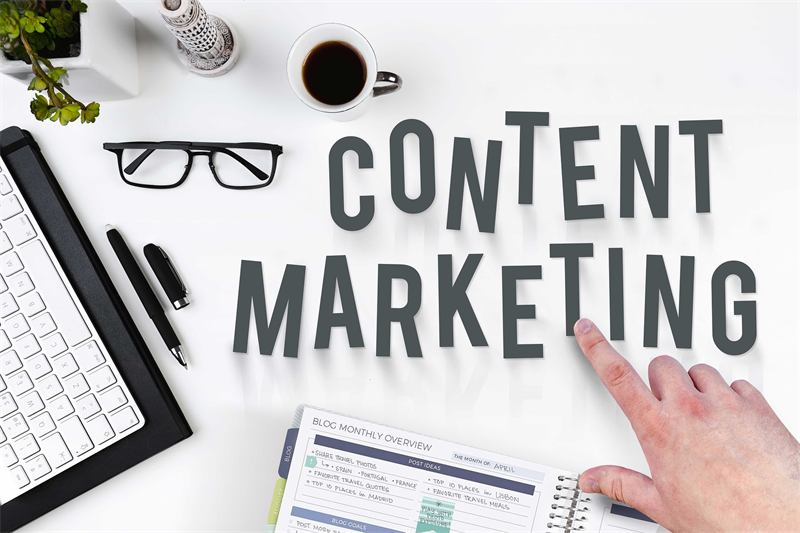 Desk with the words content marketing